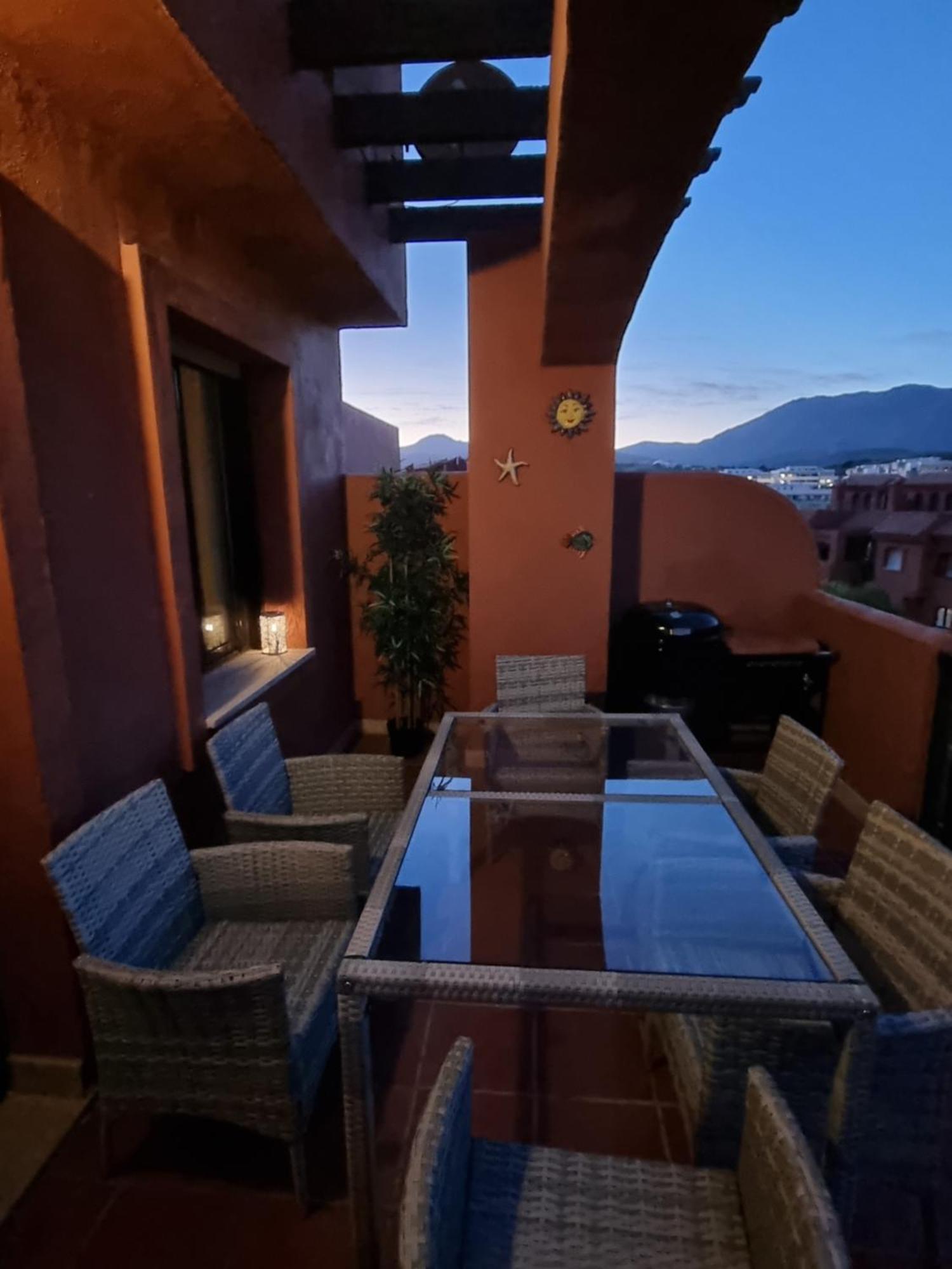 Sea View Penthouse Apartment With Hot Tub - Casa Bella Vista, Buenas Noches , Estepona Exteriör bild
