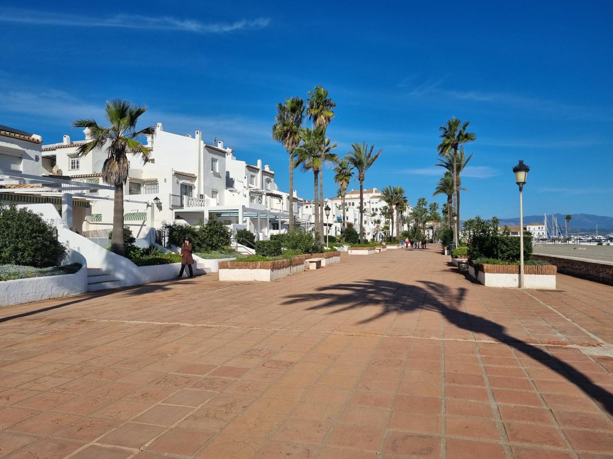 Sea View Penthouse Apartment With Hot Tub - Casa Bella Vista, Buenas Noches , Estepona Exteriör bild